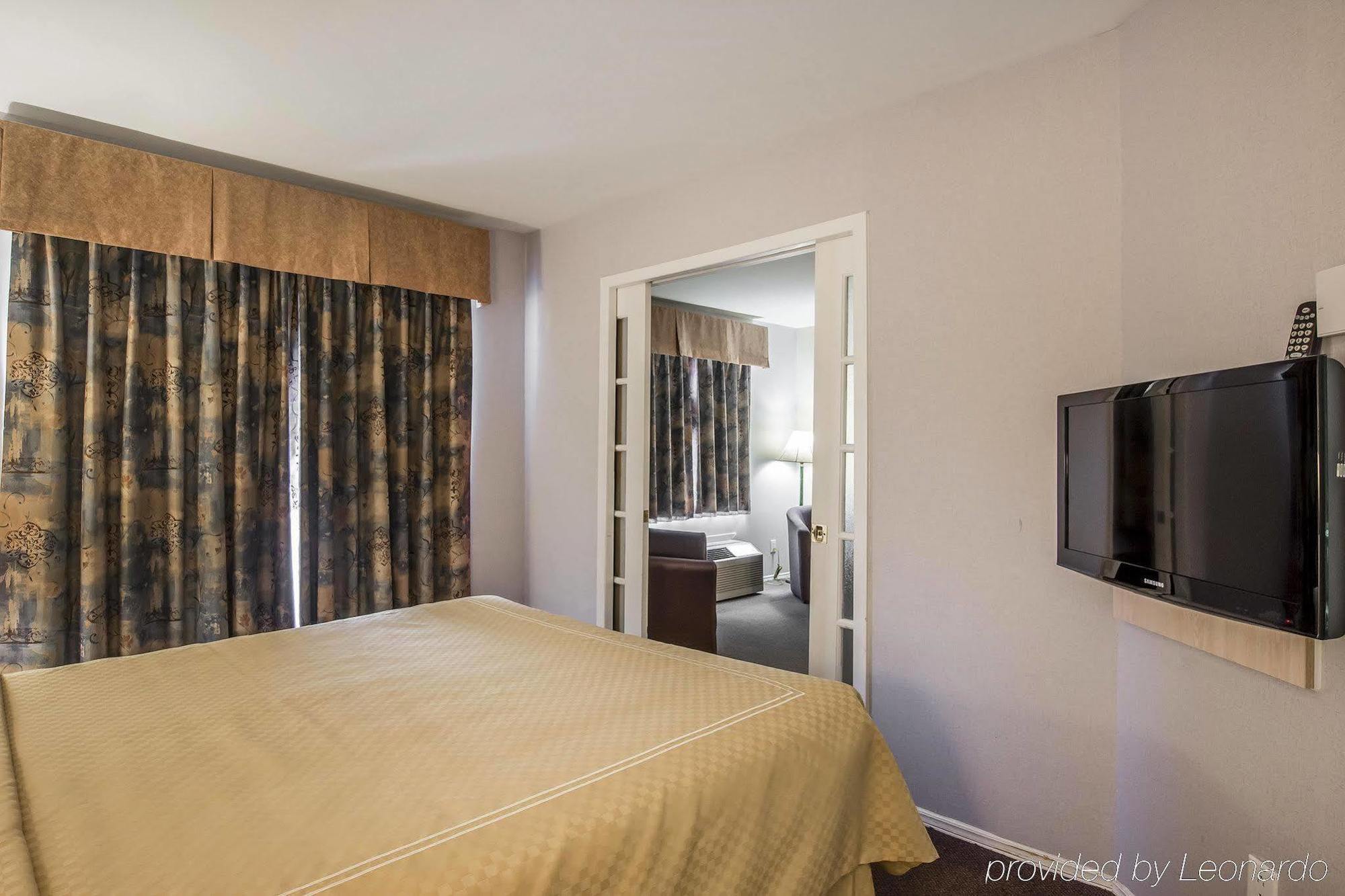 Syracuse Inn And Suites Ngoại thất bức ảnh