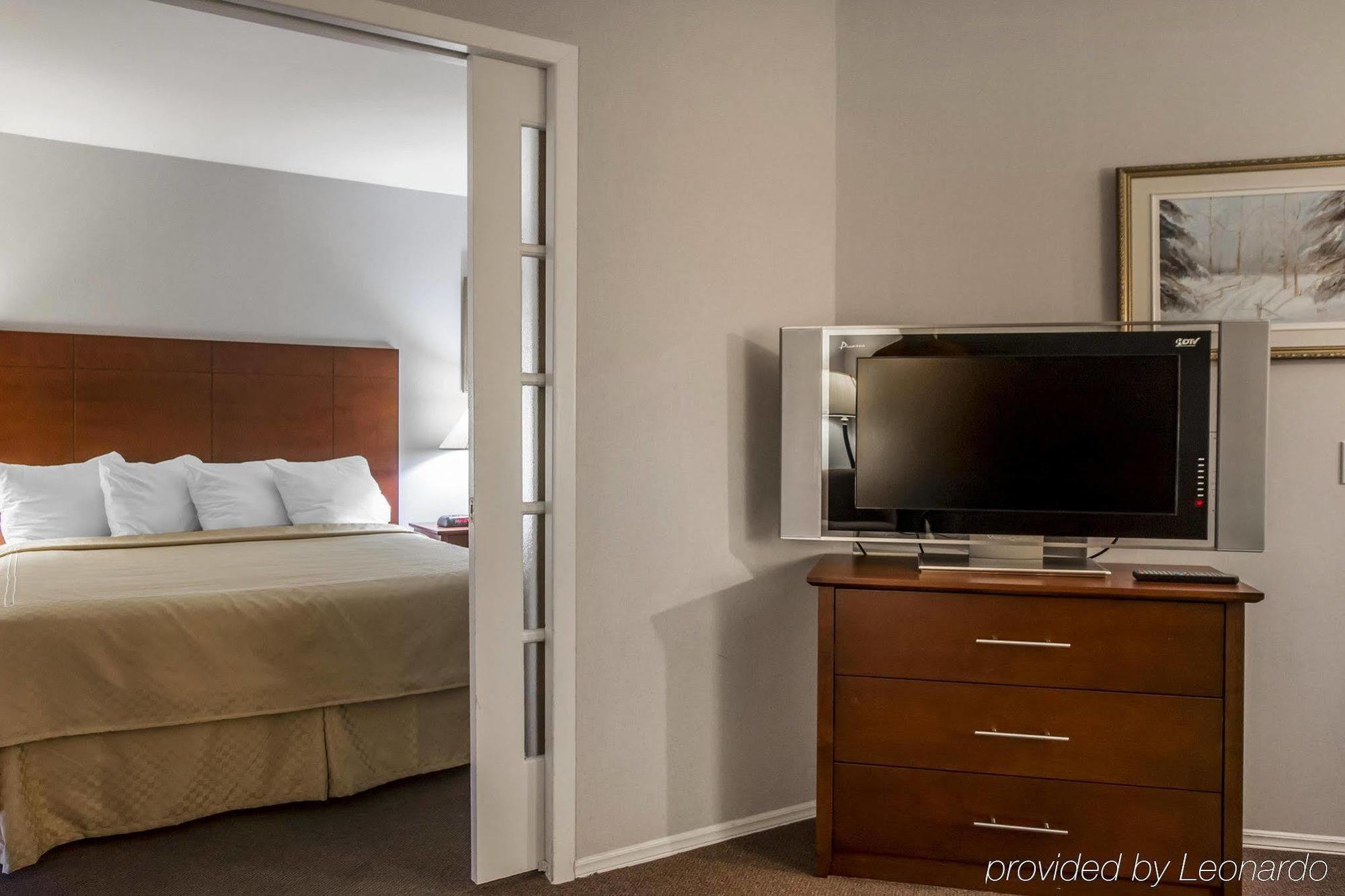 Syracuse Inn And Suites Ngoại thất bức ảnh