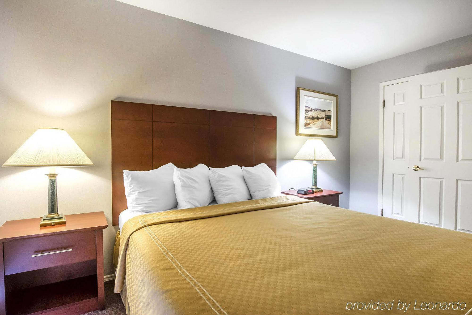 Syracuse Inn And Suites Ngoại thất bức ảnh